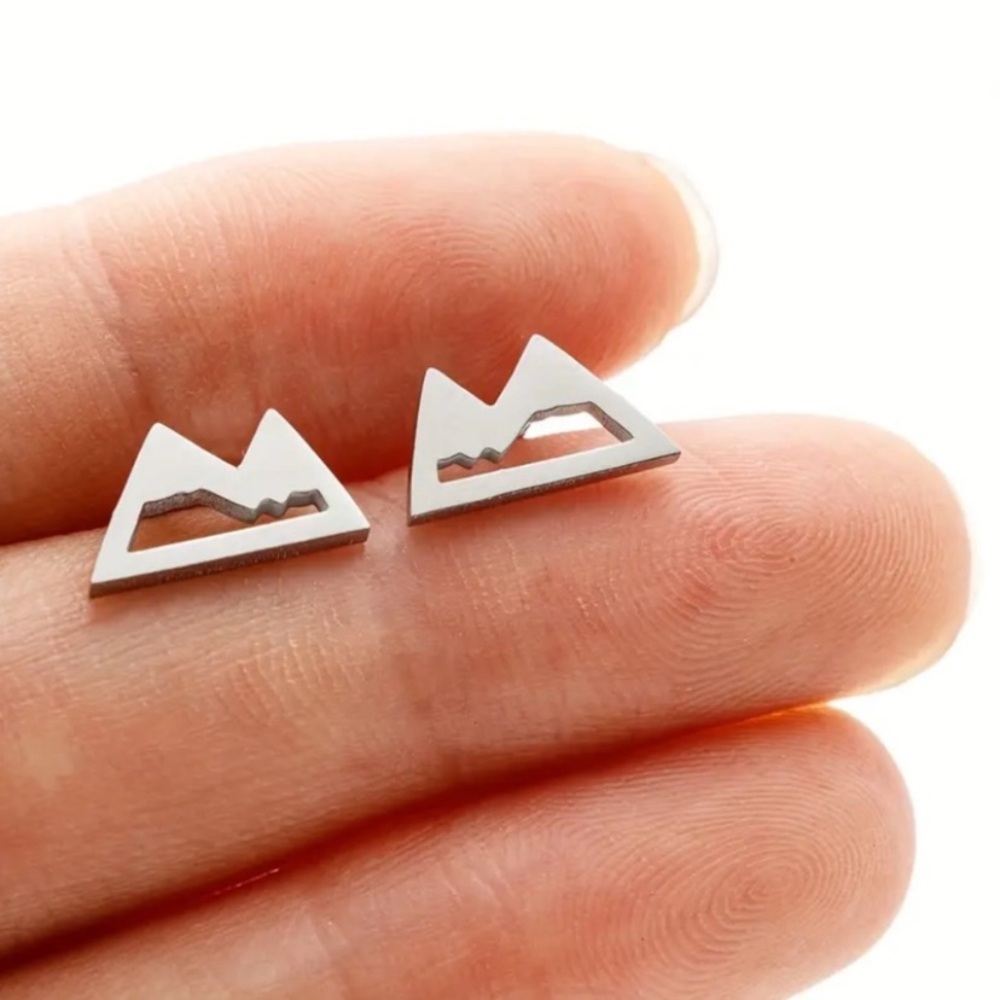 NEW Dainty Mountain stud Earrings in Silver color - Boutique